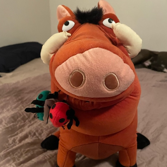 Hakuna Matata! Pumba with ‘lunch’ - Picture 2 of 2